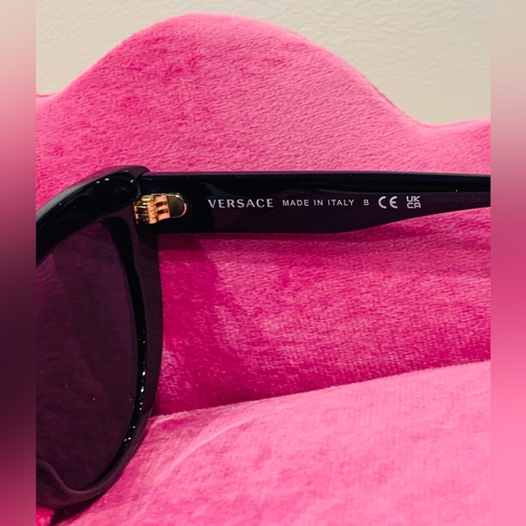 New Women Versace Sunglasses - Picture 5 of 12